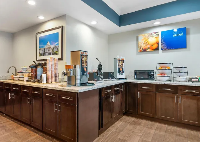 Comfort Inn & Suites Sacramento - University Area